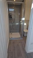 Luxury Cabin With Hot Tub - Chambres d'hôtes Prestatyn