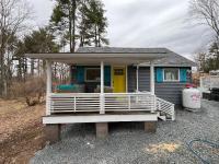 Wally’s Matchbox |New|Hot Tub|Fire Pit|Close 2 All - B&B Hawley