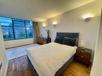 Designer 1 Bed Flat in Iconic Building - Ferienwohnung London