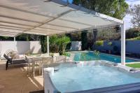 Villa des amoureux avec Jacuzzi Piscine - B&B Sorgues