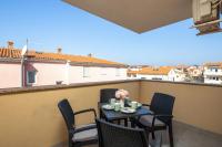 Apt Xenia Walk To Beach with Balcony - Happy Rentals - B&B Medulin