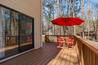 Walk to Duke | Firepit & Fenced Yard Retreat - B&B Durham