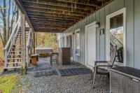 Serendipity -- Hot Tub - Pet Friendly - Fire Pit - Grill - Porch - Deck - Wifi - Pool Access - Games - B&B Berkeley Springs