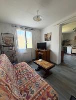 Appartement indépendant dans 1 maison de campagne - Ferienwohnung Estérençuby