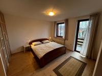 Rumena hiša - B&B Trnovo