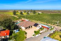 Near Wineries Elk Grove Getaway with Saltwater Pool - B&B Elk Grove