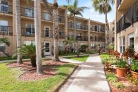 Steps from Beach Condo with Pool and Hot Tub - B&B South Padre Island