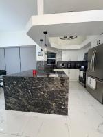 Home w Pool 25 Miles from Beaches - Chambres d'hôtes Lehigh Acres