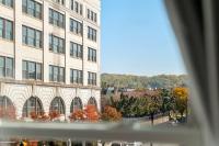 Modern 1BR Brick KingBed +Close to DT - B&B Pittsburgh
