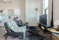 The City Escape| Studio Apt w/ Skyline Views - Bed and Breakfast Cincinnati