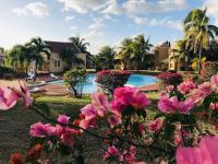 Secure villa in a quiet garden with pool - Chambres d'hôtes Albion