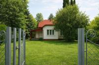 Play and Relax in Lake-Parkside Cozy Family Retreat - Jegenye Cottage - Chambres d'hôtes Zamárdi