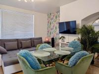 Modern 4-Bedroom Flat in RM9 Ideal for Groups - B&B Londra