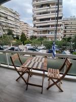 Cozy Apartment Marina Flisvos - B&B Athens