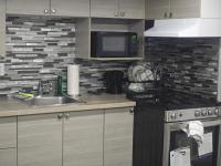 Comfortable Stay Evanston NW - Near YYC Airport, Highways, Shopping & Parks - B&B Calgary