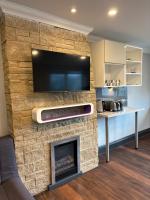 Deluxe One-Bedroom Apartment