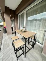 Garden apartment, 5 minutes to Lake Maggiore, near Locarno, Private parking lot - Chambres d'hôtes Minusio