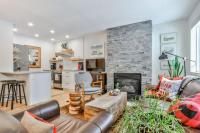 A Rustic Modern Mountain Condo - 2 bed, 2-Level - B&B Canmore