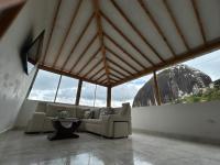 Cómoda casa con espectacular vista a la piedra y embalse - B&B Guatapé