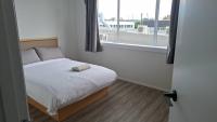 3 Double 4 Single and 2 Sofa Beds, Apartment1 - B&B Auckland