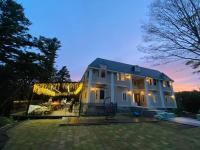 Izu Plateau House 420 square meters, BBQ , 8 bedrooms, 1 living room 2kitchen 6 toilets 5 bathroom 1 onsen - Chambres d'hôtes Yawatano