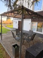 Hummelglück - Ferienwohnung mit Terrasse in 30 Min in HH City - Chambres d'hôtes Bendestorf