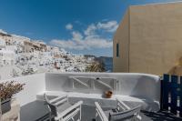 Just Blue - B&B Oía