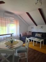 Agroturizam Na Malenom brijegu IVANČICA - B&B Veliki Grđevac