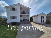 Peaceful 2BR Apt with Ultra-Fast WiFi - Chambres d’hôtes Podgorica