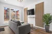 Stunning 3BR Luxury Home Downtown Views - Chambres d'hôtes Calgary