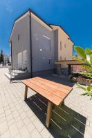 Apartment Dea 3 Spacious Lower-Level Apartment - Ferienwohnung Crikvenica