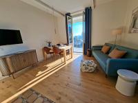 Villa Grappoli with balcony and lake view - Chambres d'hôtes Lesa