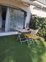 Studio jardin ensoleillé avec piscine et clim classé 1 étoile proche plage Grazel - Chambres d'hôtes Gruissan