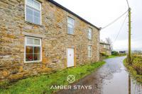 Sunny Side Barn in Cracoe North Yorkshire by Amber Stays Perfect for Big Groups and Leisure Stays, Sleep 8 and Parking - Chambres d'hôtes Cracoe