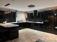 The Moon Stylish Cosy Apartment Near Pontypool - Bed and Breakfast Pontnewynydd