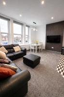 Spacious 4 Bed Duplex - sleeps 2, 4 or 6 - Near Beach and Town - Bed and Breakfast Bournemouth