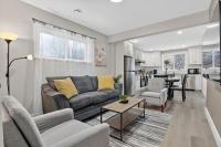 3 BD Suite Walk to Downtown Bonus Room for Work or Kids - B&B Kitchener