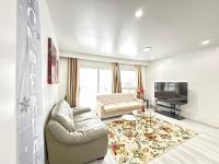 Spacious 2 BR Suite with Parking, Backyard & Desk - B&B Toronto
