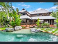 Solander Beachfront with private beach access & pool - Bed and Breakfast Port Douglas