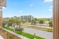 Modern 1 & 2 Bedroom Apartment with Parking, Easy Walk to Tram - Chambres d’hôtes Tinaroo