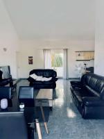 Beachfront Apt with Pool, Sunset Views - BWC4 - B&B Flic en Flac