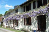 Les Glycines Gîtes - La Roche gîte - shared solar heated pool - garden spa - fenced garden for dogs - Chambres d'hôtes Vernoux-en-Gâtine