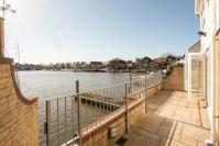 Abingdon House - 4 BR on the Marina - Bed and Breakfast Culham
