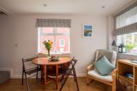 Riverside Bothy In Heart of Scenic Harbour Village - Chambres d'hôtes Solva
