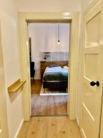 Urban Studio - Tram Stop at Your Door, Metro 5-min Walk - B&B Praga