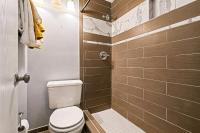 Golden Haven Stylish 5BR Modern Home 4 Baths - B&B Omaha