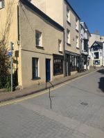 Gwandalan - 1 Bed Apartment, Within Tenby Town Walls - B&B Tenby