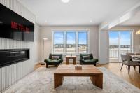 Large Detatched Luxury House with Massage, Poker Table And More - Ferienwohnung Calgary