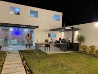 Modern house with pool in Ica - B&B Ica