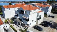 Spacious 3 Bedroom Apartment 50m from Sea 2 Bathrooms 2 Terraces Near Beach - Chambres d'hôtes Privlaka